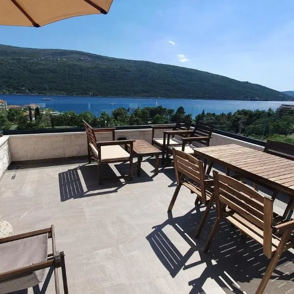 Porto Vista Penthouse Kumbor，位于昆博的酒店