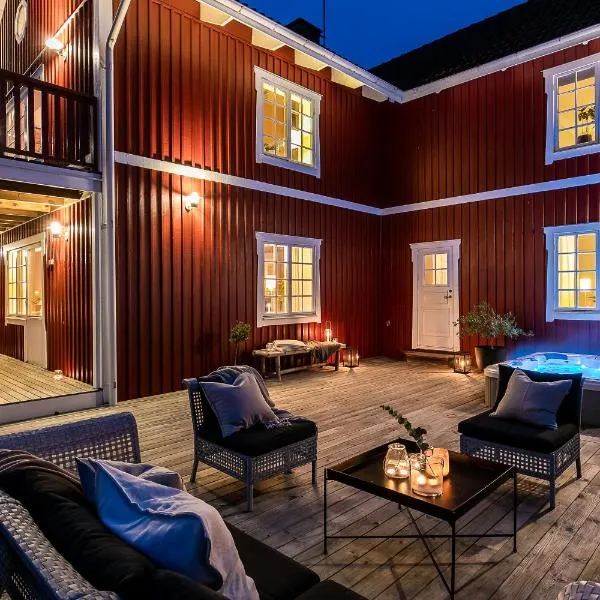 Charming Villa at Askersund Golf Resort，位于Haddebo的酒店