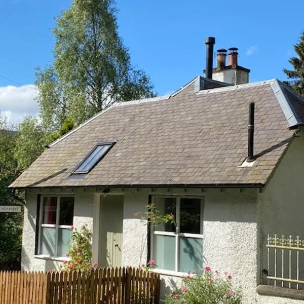 Cobbler's Cottage at Kindrochet, Strathtay，位于皮特洛赫里的酒店