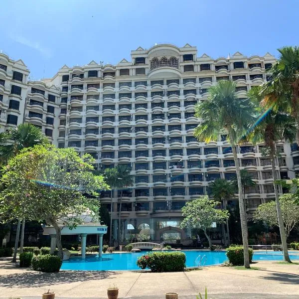 Riviera Bay Condominium, Tanjung Kling，位于Kampong Lereh的酒店