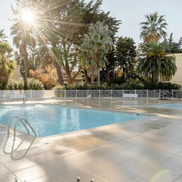 Hello Côte d'Azur - Spacieux 2 pièces au calme à 5 min des plages，位于昂蒂布的酒店