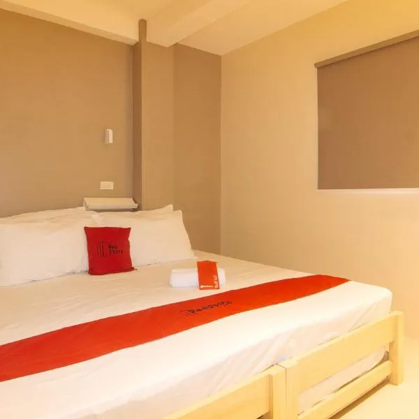 RedDoorz at Laiya Vivo Hotel Batangas，位于圣胡安的酒店