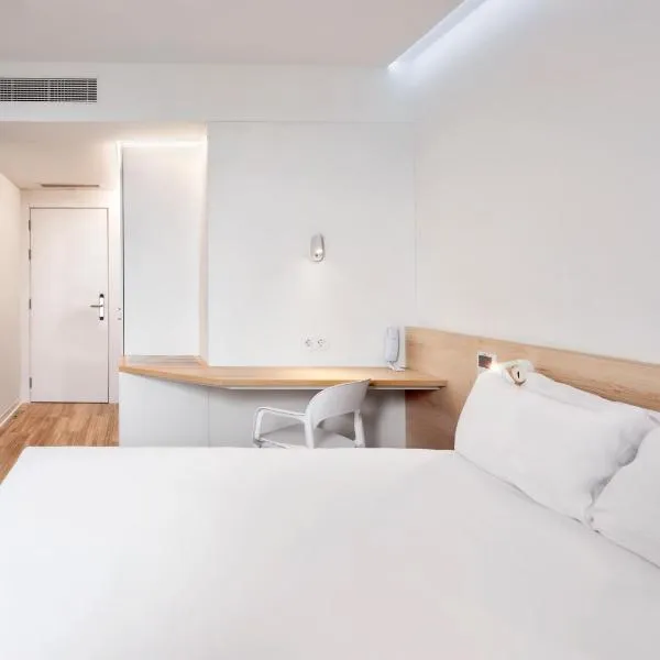 B&B HOTEL Famalicão，位于Viatodos的酒店