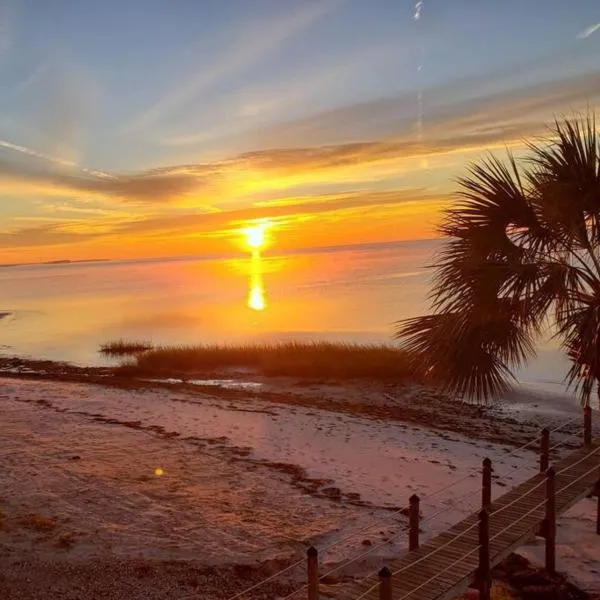 Lagniappe - a little something extra on the Gulf，位于Big Blackjack Landing的酒店