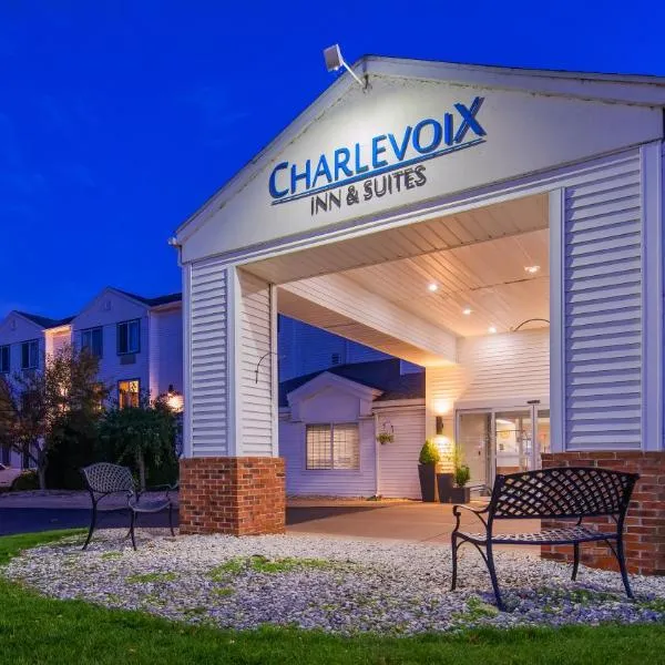 Charlevoix Inn & Suites SureStay Collection by Best Western，位于Ellsworth的酒店