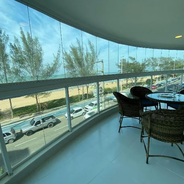 Ap linda vista de frente para a praia | MAVN202，位于马卡埃的酒店