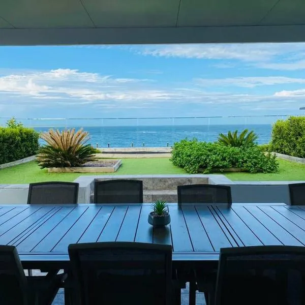 Beachfront apartment The Entrance Central Coast，位于安特兰斯的酒店