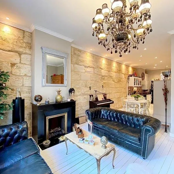 Grand Appartement Haussmanien de Standing avec Jacuzzi Terrasse et Parking en Hyper Centre，位于波尔多的酒店