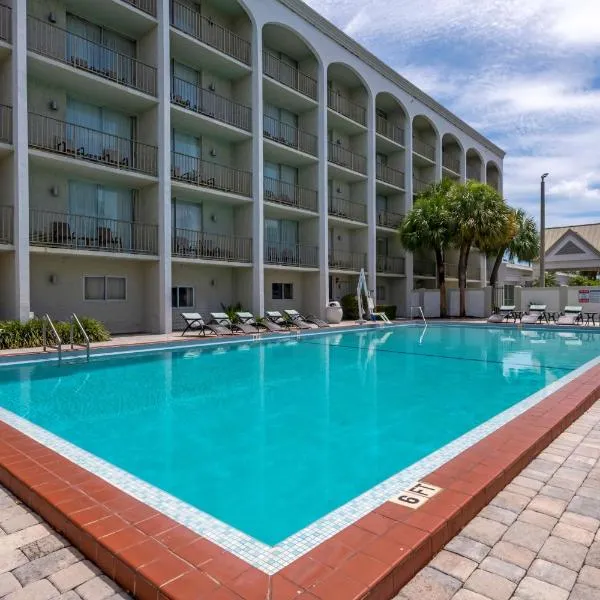 Best Western Plus North Miami-Bal Harbour，位于阳光岛滩的酒店