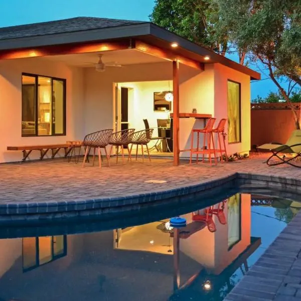 Quiet Luxury Estate w/ Heated Pool: Scottsdale，位于斯科茨的酒店