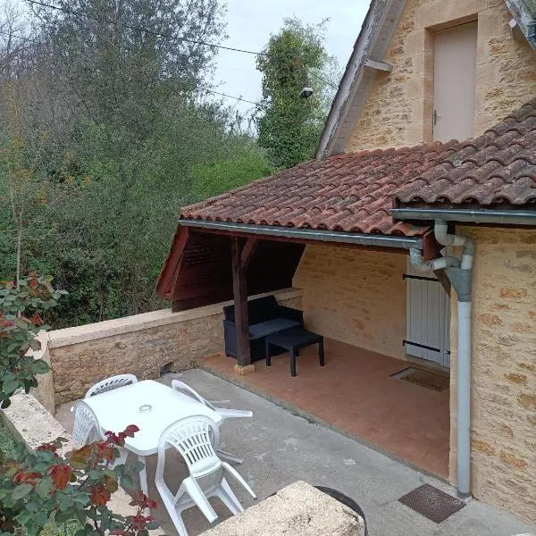 Maison T2 à 6 minutes à pied du centre de Sarlat，位于萨尔拉拉卡内达的酒店