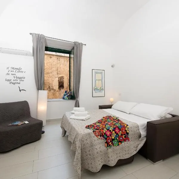 Amalfi 90 - holiday house close the beach，位于阿特拉尼的酒店