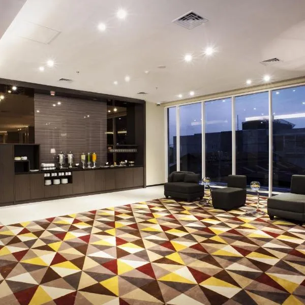 泗水中心智选假日酒店，位于泗水的酒店