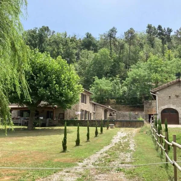 Gite Equestre Drôme des Collines，位于Saint-Martin-dʼAoût的酒店