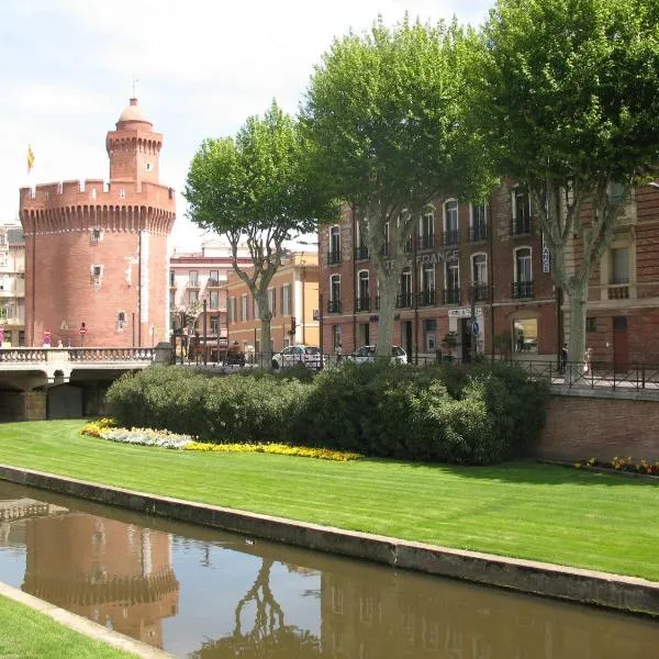 法兰西酒店，位于Toulouges的酒店