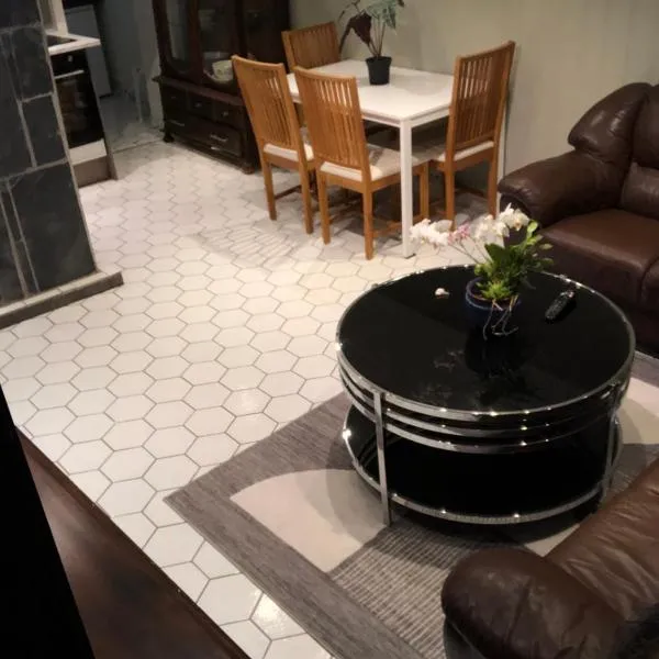 Basement Apartment Varadero，位于灵达尔的酒店