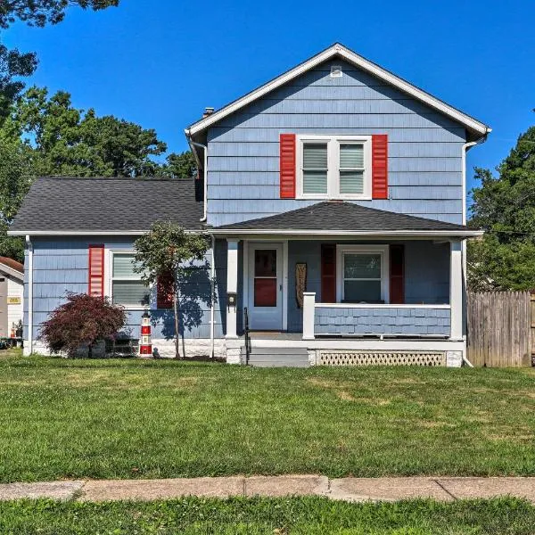 Lorain Lake Cottage Less Than 1 Mi to Lake Erie Fun!，位于Lorain的酒店