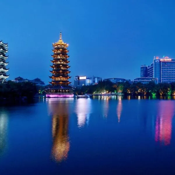 桂林漓江大瀑布饭店，位于定江的酒店