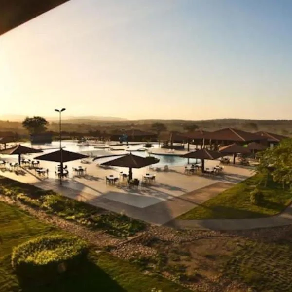 Hotel Canariu's Gravatá - Flat térreo com duas suítes (até 8 pessoas)，位于Algodões的酒店