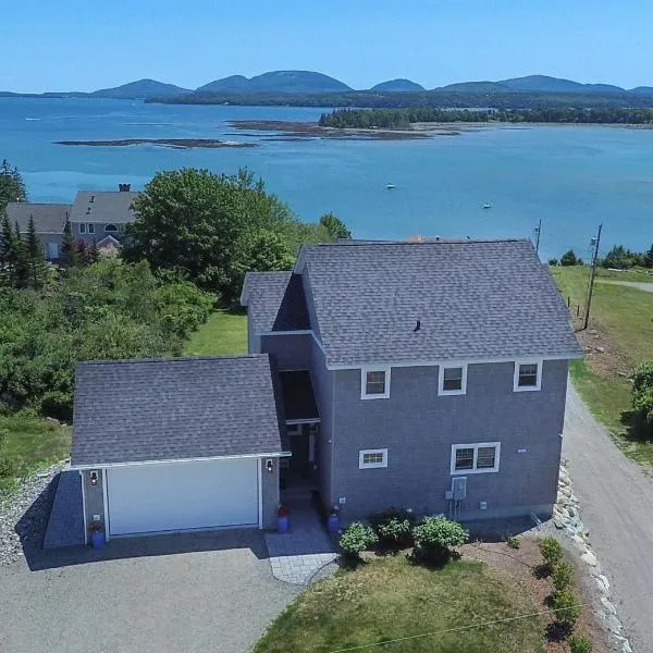 Nearly-new, Amazing Views! Near Acadia-bar Harbor，位于Marlboro的酒店
