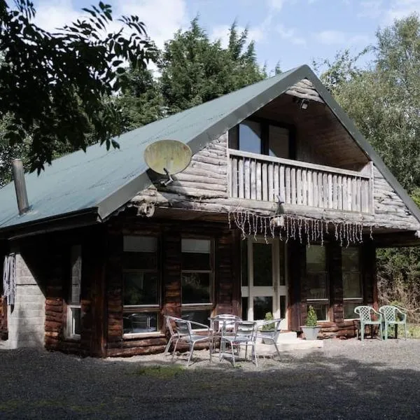 Lilly Lodge; nestled within the forest.，位于Tobermore的酒店