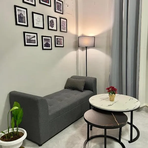 Modern Vacation Home Apartelle Near Centro，位于Iriga的酒店