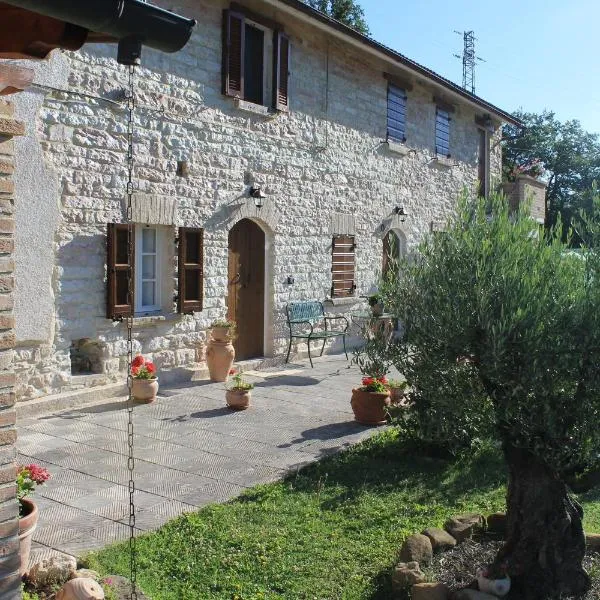 B&B Il Poggetto，位于Serra SantʼAbbondio的酒店