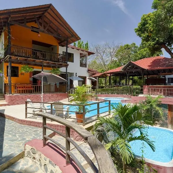 Villa Bayacanes con piscinas privadas，位于El Pino的酒店