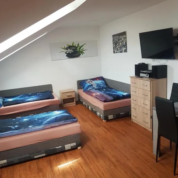 pokoj s kuchynì pro tři，位于乌赫尔布罗德的酒店