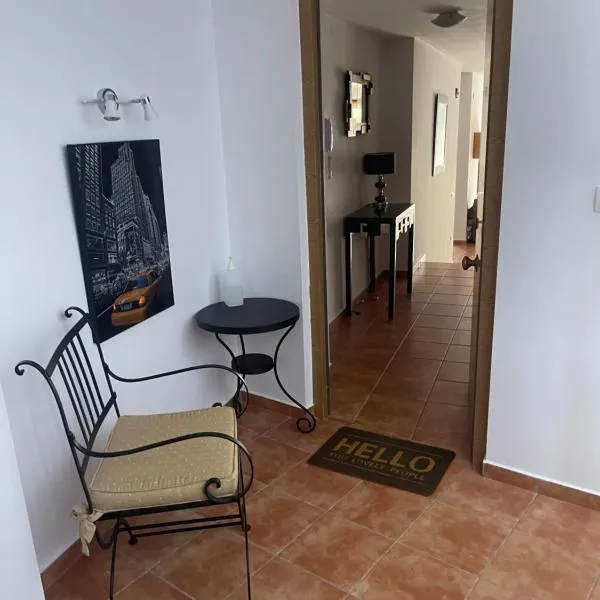 Precioso apartamento rural con patio，位于耶克拉的酒店