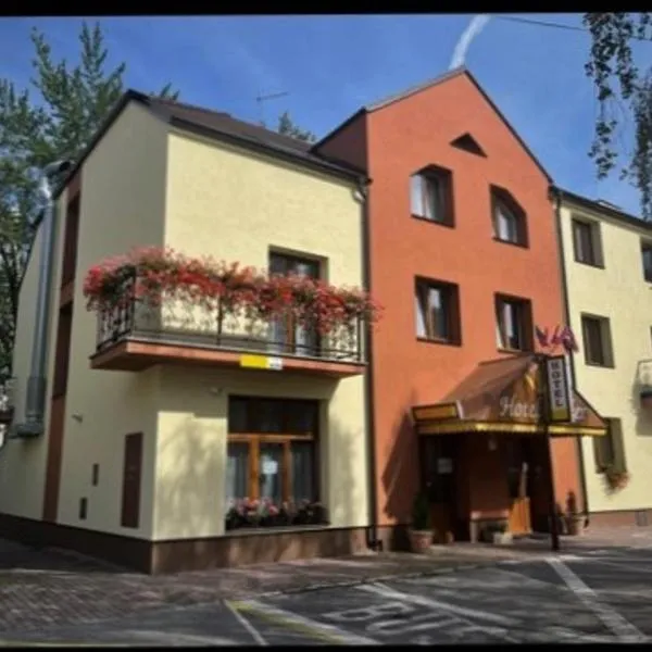 飞鹰酒店，位于Hrdějovice的酒店