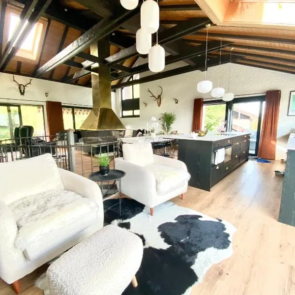 Ski-InOut 4BR Alpen Chalet, Views & Fire，位于Alt Sankt Johann的酒店