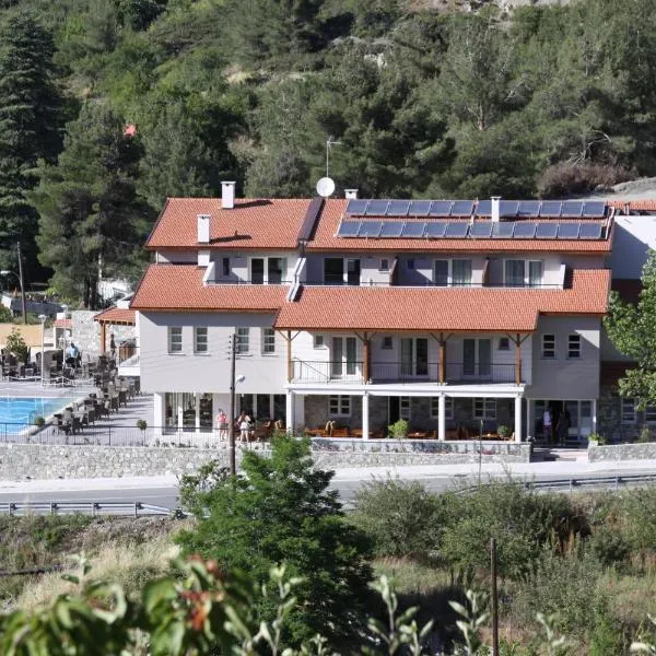 Livadia Hotel Kyperounta，位于Khandria的酒店