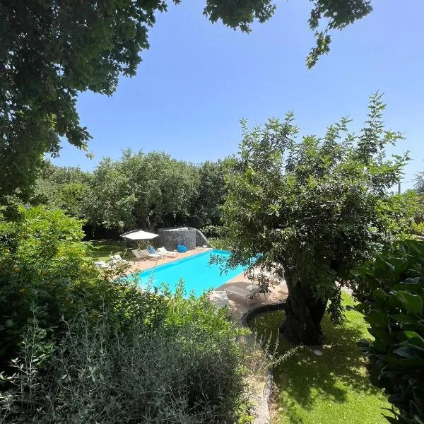 Il carrubo，位于特雷卡斯塔尼的酒店