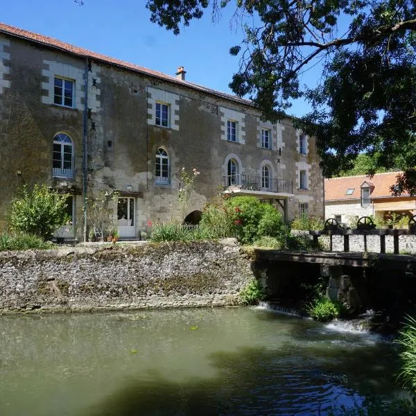 Le Moulin de Moquesouris - Chambres d'hôtes et table d'hôte，位于Nazelles的酒店