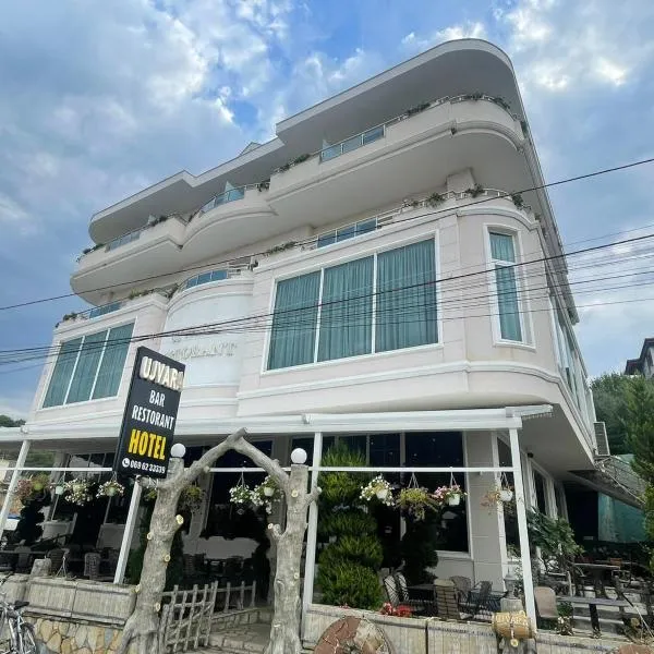HOTEL UJVARA，位于Lazarej的酒店