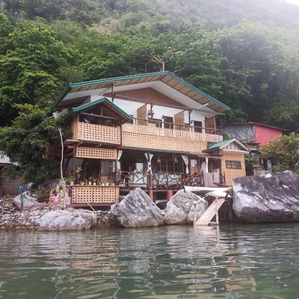 El Gordo's Seaside Adventure Lodge，位于爱妮岛的酒店