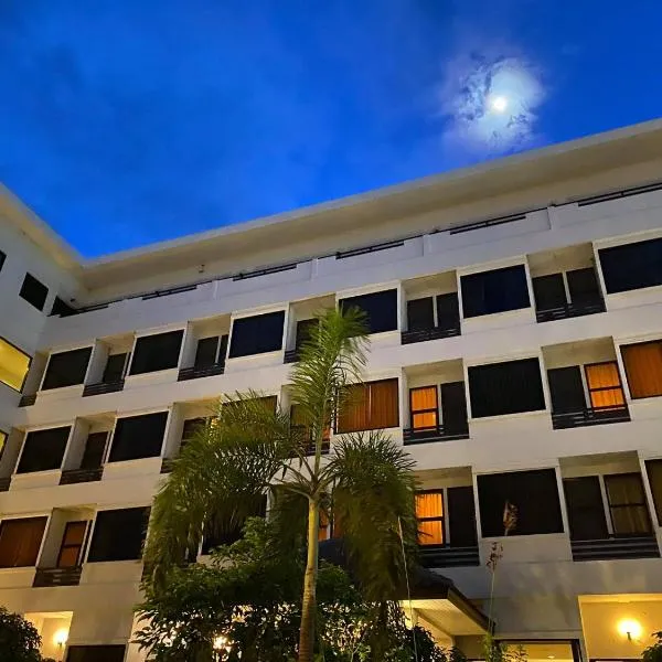 Naraigrand Hotel (โรงแรมนารายณ์แกรนด์)，位于Chai Badan的酒店