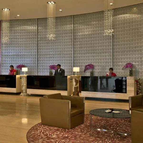 昌迪加尔潘切库拉假日酒店，位于潘切库拉的酒店