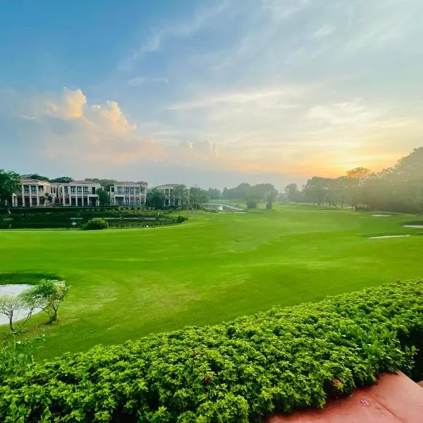 Beautiful Apartments at Tarudhan Valley Golf Resort, Manesar，位于马尼萨的酒店
