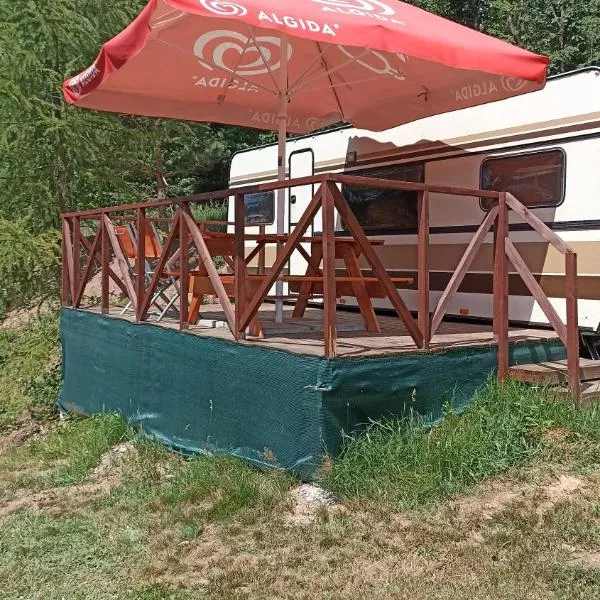 Karavan 1 v areálu Koupaliště Bystré v Orlických horách，位于Bystré的酒店