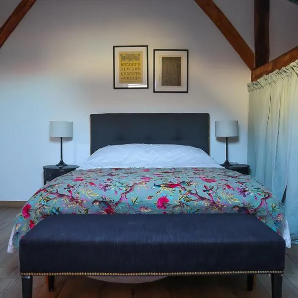 CROIX BLANCHE - LE LOGIS，位于Tournan-en-Brie的酒店