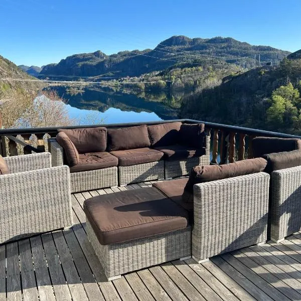 Feriehus i Flekkefjord med panoramautsikt，位于莫伊的酒店