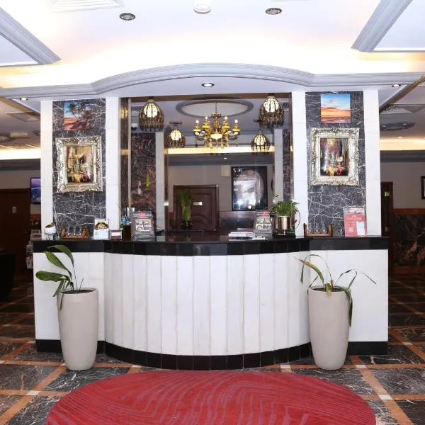 Jarzez Hotel Apartments Al Hail，位于锡卜的酒店