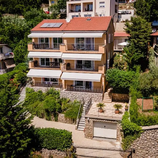 Apartments Villa Slavica，位于伊齐齐的酒店