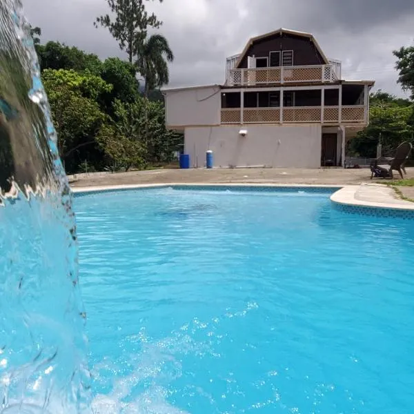 Casa Grande Vacation Home and Events Venue，位于Vieques的酒店