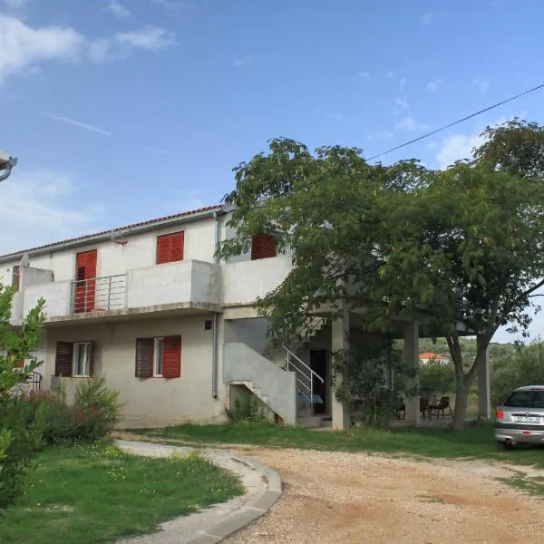 Apartments with a parking space Mrljane, Pasman - 8498，位于Mali Pašman的酒店