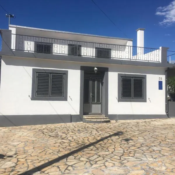 Rooms with a parking space Selce, Crikvenica - 11133，位于塞尔瑟的酒店