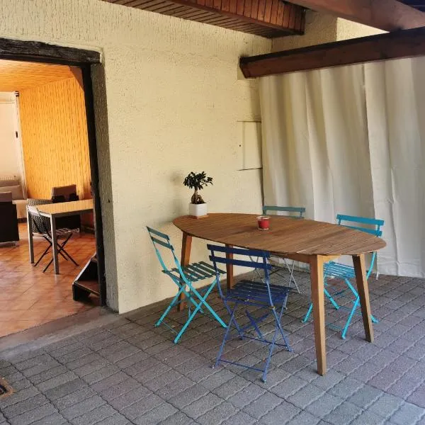 Studio Duplex avec jardin - La voie des Salines，位于Romange的酒店