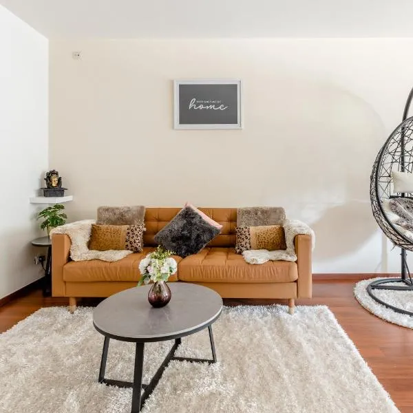 Luxe apt with parking & garden in wilrijk antwerp,位于安特卫普的酒店